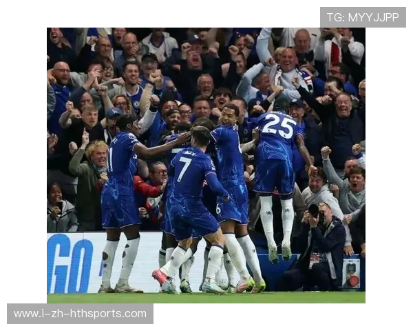 切尔西库库反击中斜插推射干净:一场完美的进攻艺术 切尔西库库反击中斜插推射干净:一场完美的进攻艺术