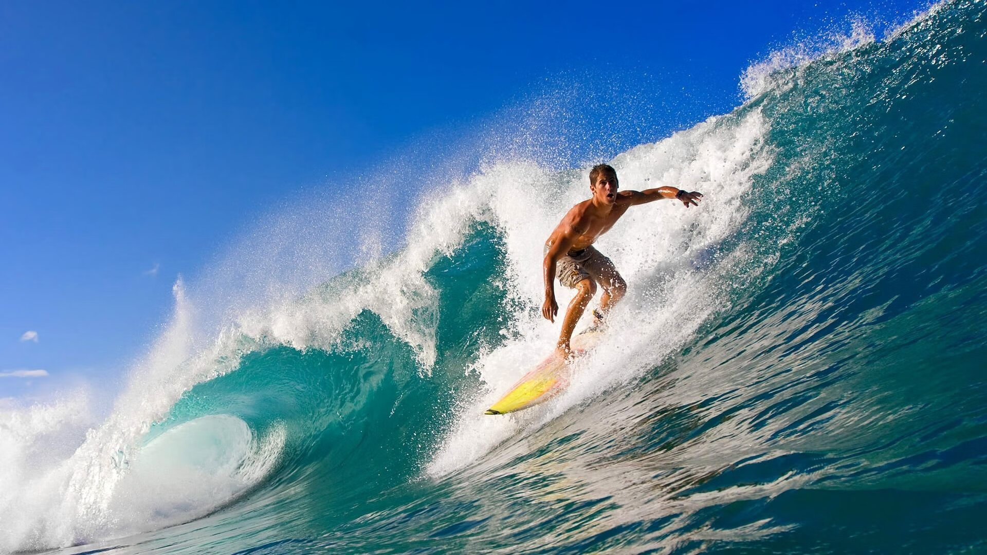 海南海口城市夜跑节 灯光秀与音乐节融为一体